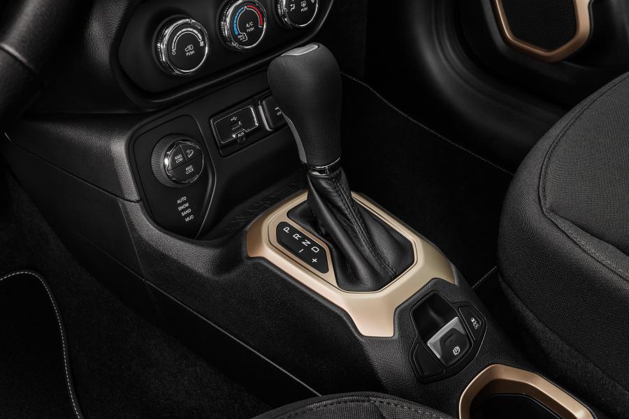Детали интерьера Jeep Renegade Custom (BU) 2017 года  (LA) (фото 10 из 11)